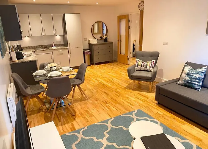 Urban Living\'S - The Burley Luxury City Apartment
