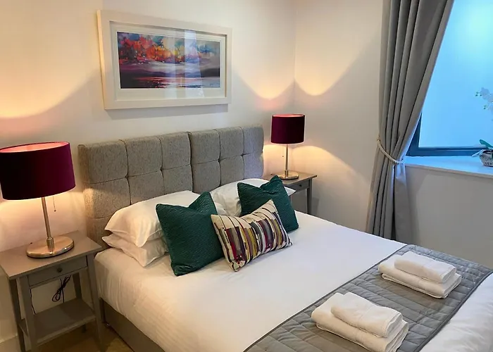 Urban Living\'S - The Burley Luxury City Apartment