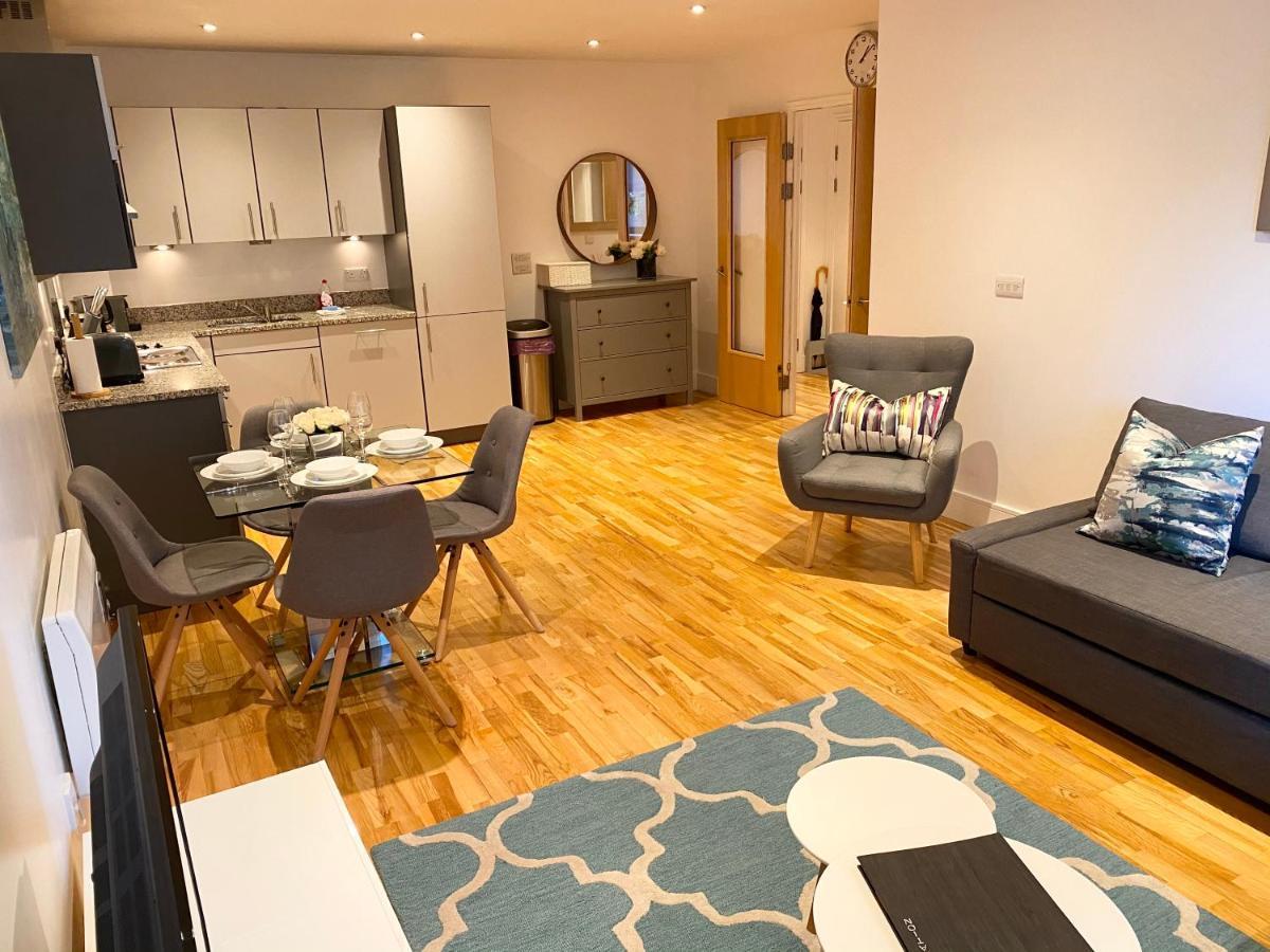 Urban Living's - The Burley Luxury Apartamento
